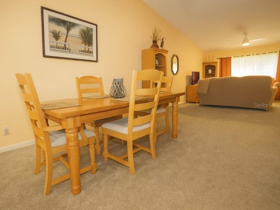 For Sale: $250,000 (2 beds, 2 baths, 1246 Square Feet)