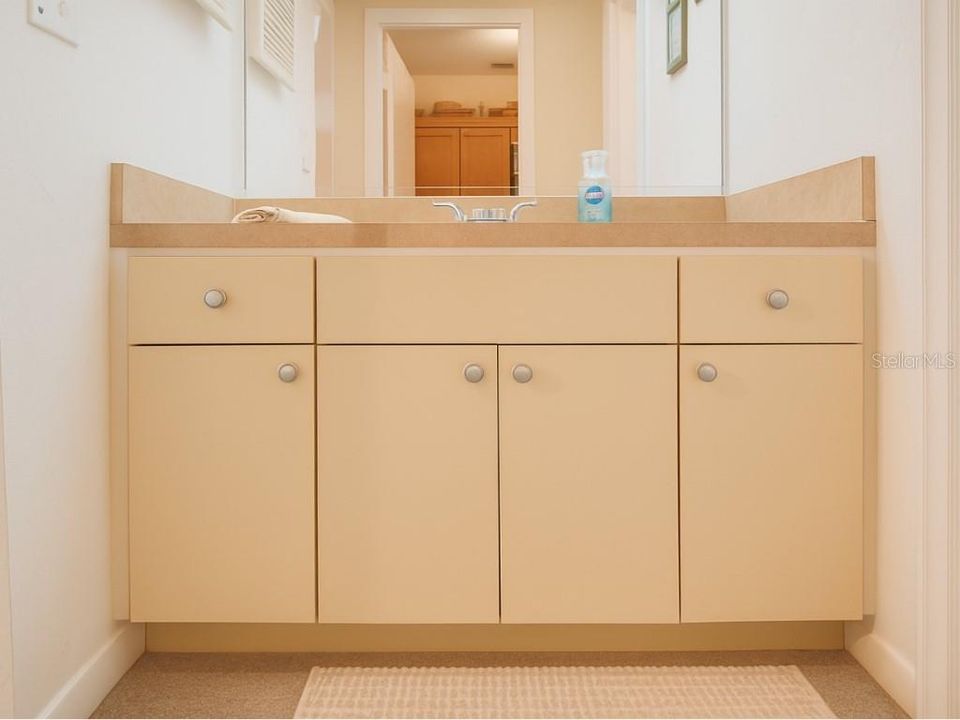 For Sale: $250,000 (2 beds, 2 baths, 1246 Square Feet)