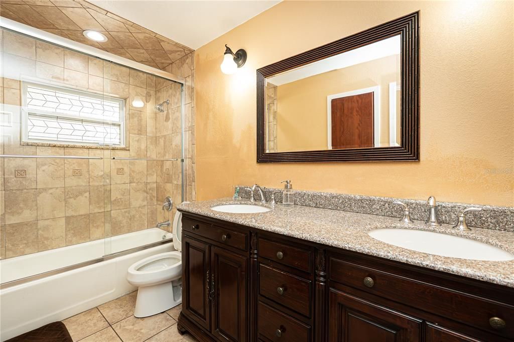 Active With Contract: $1,499,990 (6 beds, 4 baths, 5006 Square Feet)