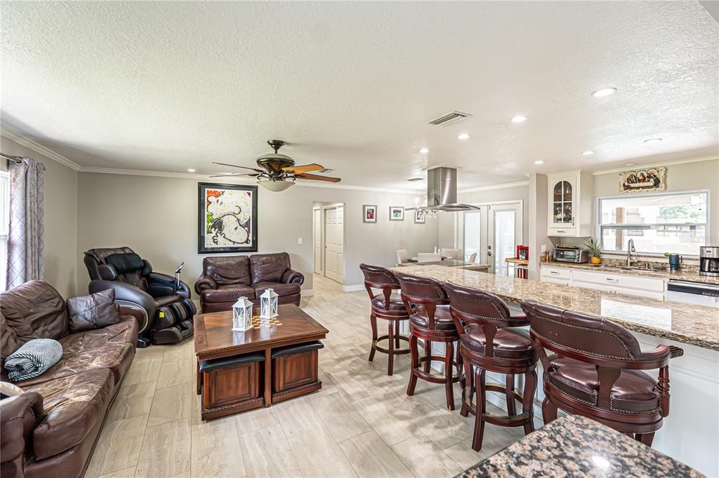 Active With Contract: $1,499,990 (6 beds, 4 baths, 5006 Square Feet)