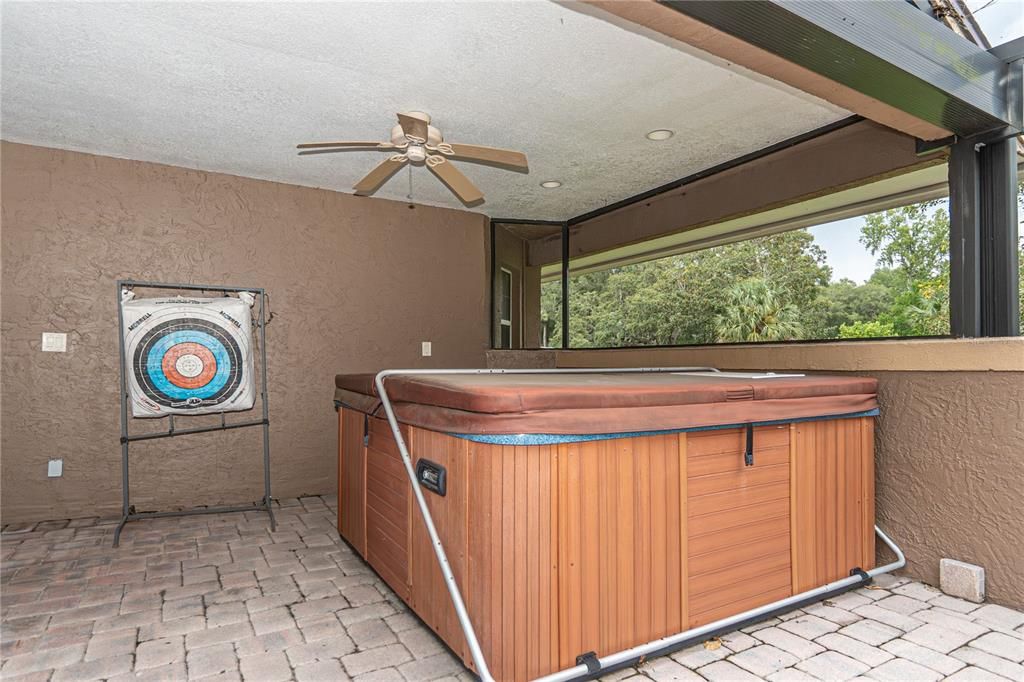 Active With Contract: $1,499,990 (6 beds, 4 baths, 5006 Square Feet)