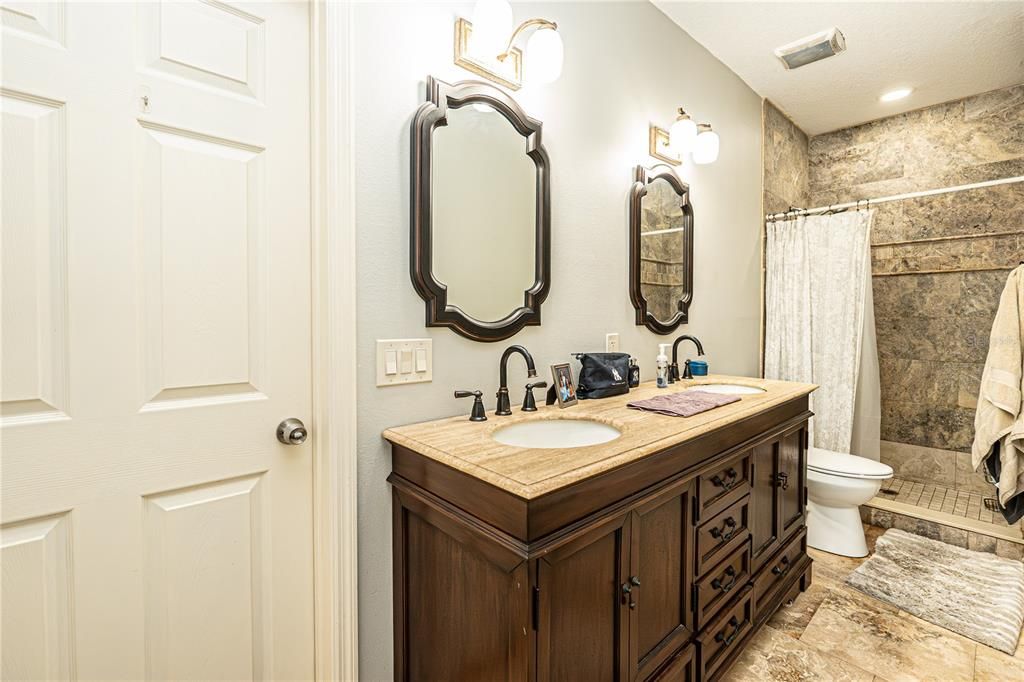 Active With Contract: $1,499,990 (6 beds, 4 baths, 5006 Square Feet)