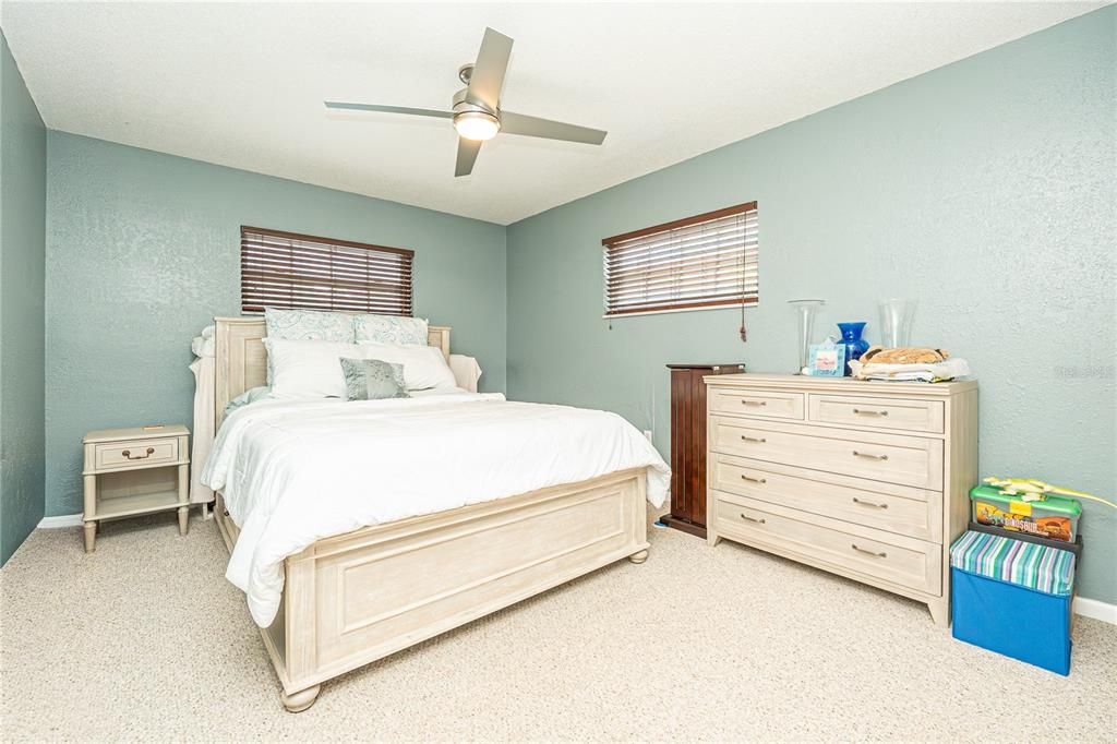 Active With Contract: $1,499,990 (6 beds, 4 baths, 5006 Square Feet)