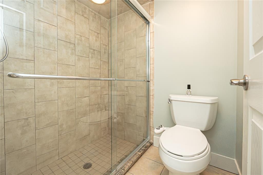 Active With Contract: $1,499,990 (6 beds, 4 baths, 5006 Square Feet)