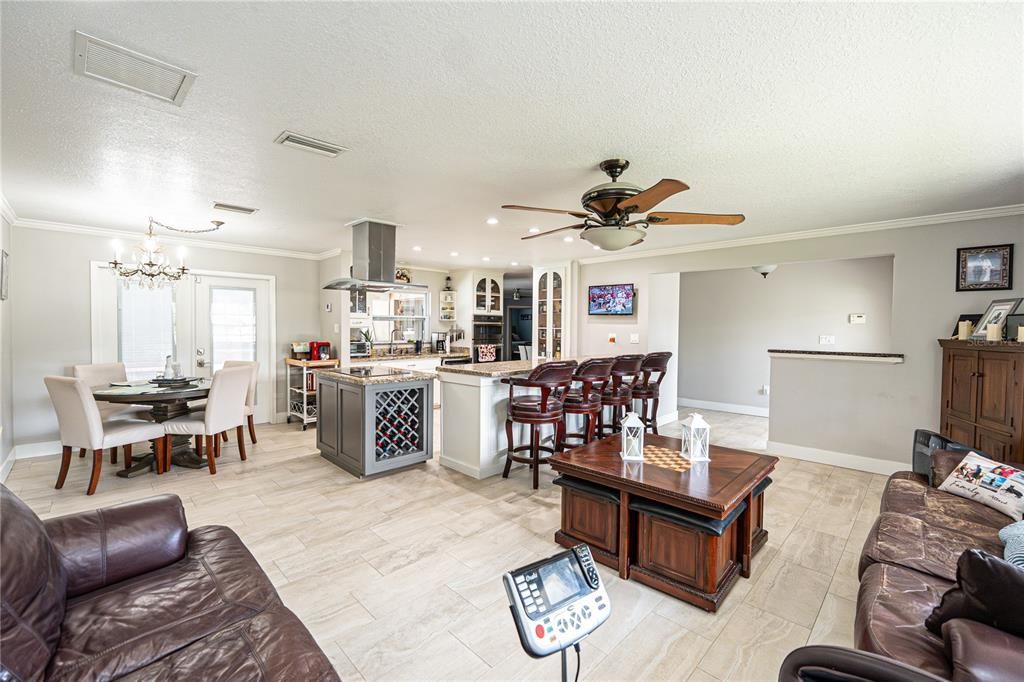 Active With Contract: $1,499,990 (6 beds, 4 baths, 5006 Square Feet)