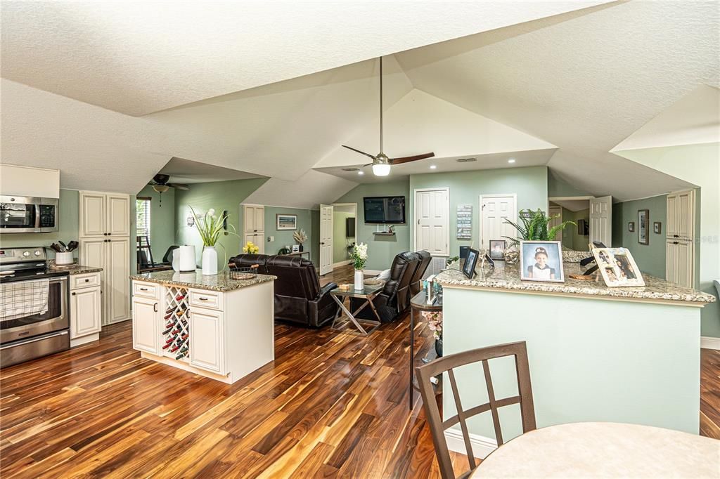 Active With Contract: $1,499,990 (6 beds, 4 baths, 5006 Square Feet)