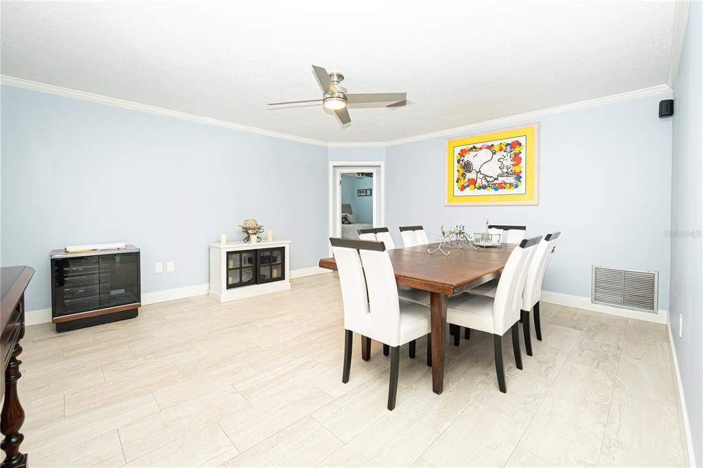 Active With Contract: $1,499,990 (6 beds, 4 baths, 5006 Square Feet)