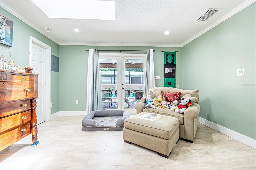 Active With Contract: $1,499,990 (6 beds, 4 baths, 5006 Square Feet)