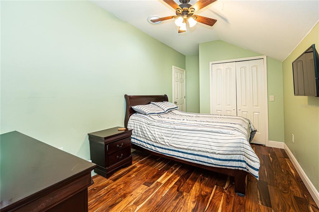 Active With Contract: $1,499,990 (6 beds, 4 baths, 5006 Square Feet)