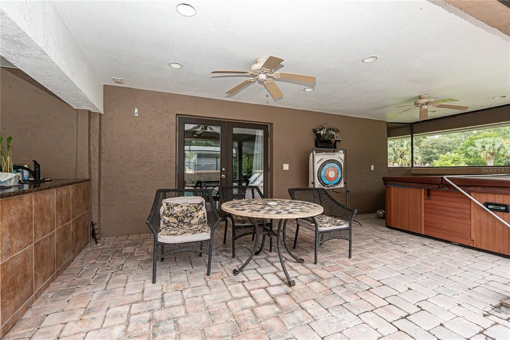 Active With Contract: $1,499,990 (6 beds, 4 baths, 5006 Square Feet)