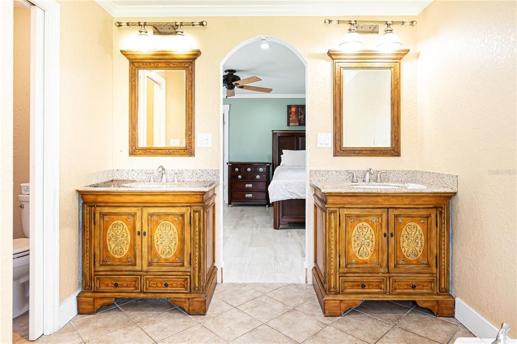 Active With Contract: $1,499,990 (6 beds, 4 baths, 5006 Square Feet)