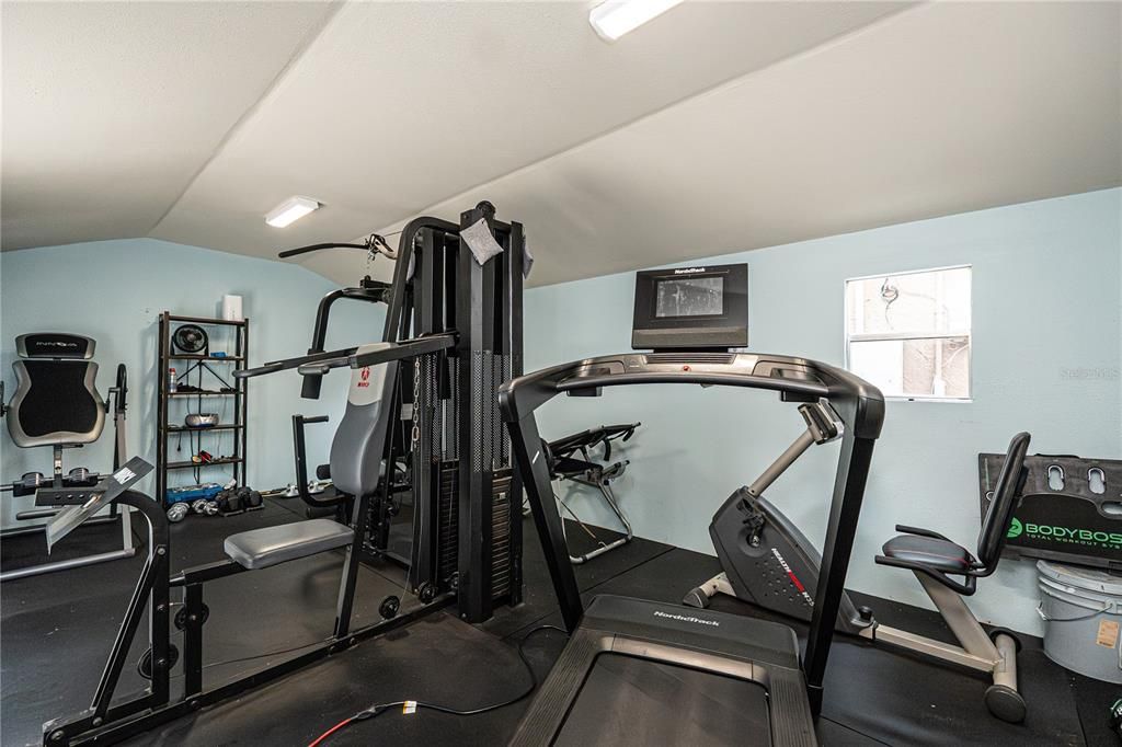 Active With Contract: $1,499,990 (6 beds, 4 baths, 5006 Square Feet)