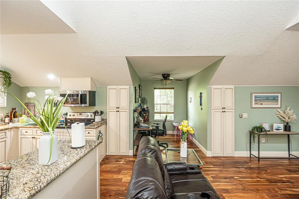 Active With Contract: $1,499,990 (6 beds, 4 baths, 5006 Square Feet)