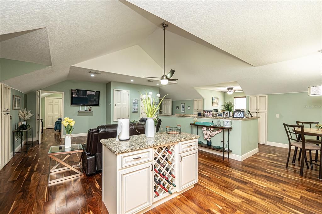 Active With Contract: $1,499,990 (6 beds, 4 baths, 5006 Square Feet)