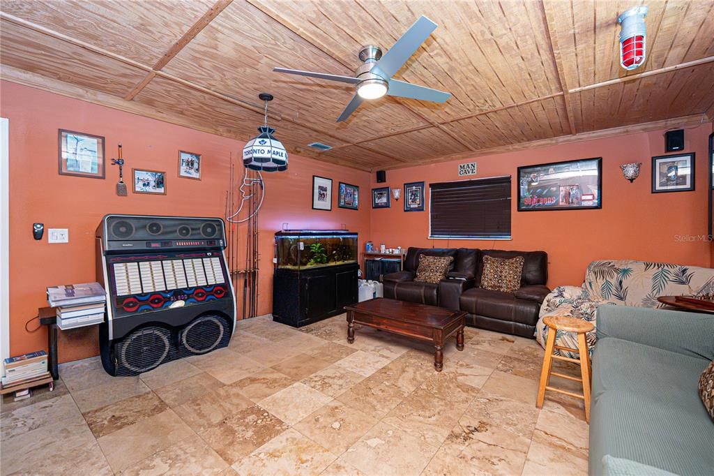 Active With Contract: $1,499,990 (6 beds, 4 baths, 5006 Square Feet)