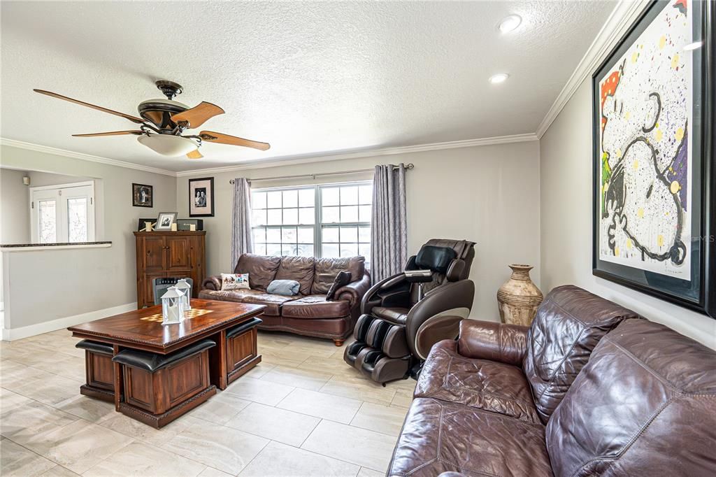 Active With Contract: $1,499,990 (6 beds, 4 baths, 5006 Square Feet)