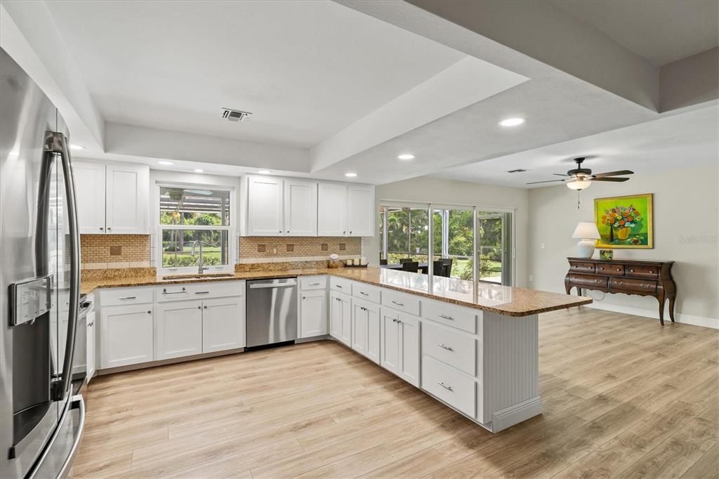 Под контрактом: $575,000 (3 спален, 2 ванн, 1717 Квадратных фут)