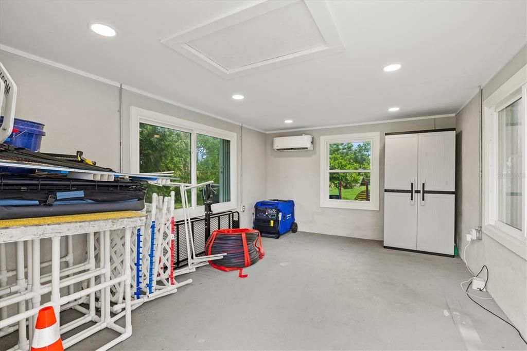 Под контрактом: $575,000 (3 спален, 2 ванн, 1717 Квадратных фут)