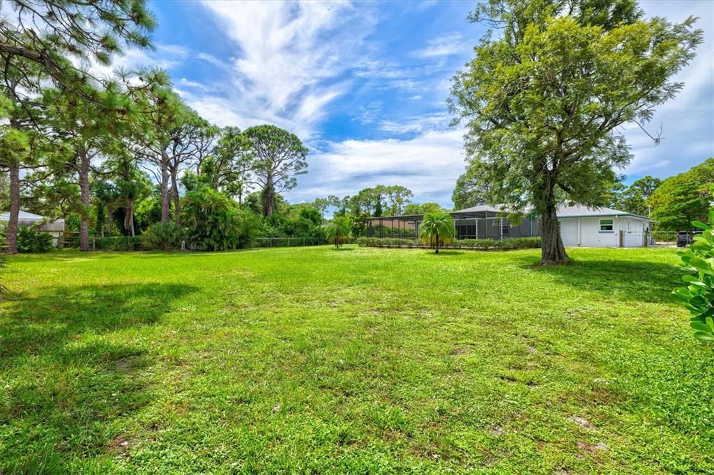 Под контрактом: $575,000 (3 спален, 2 ванн, 1717 Квадратных фут)