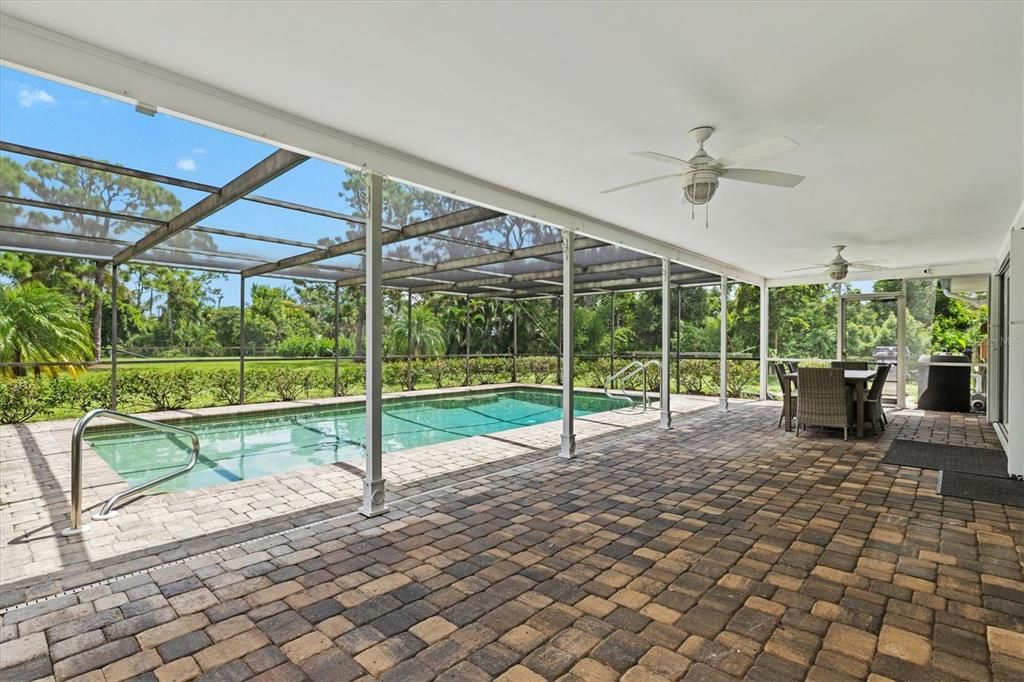 Под контрактом: $575,000 (3 спален, 2 ванн, 1717 Квадратных фут)