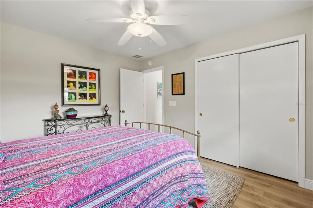 Под контрактом: $575,000 (3 спален, 2 ванн, 1717 Квадратных фут)