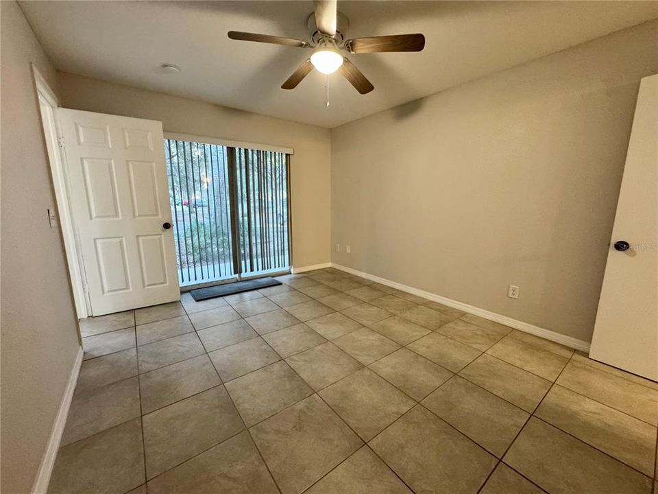 待售: $125,000 (2 贝兹, 2 浴室, 885 平方英尺)