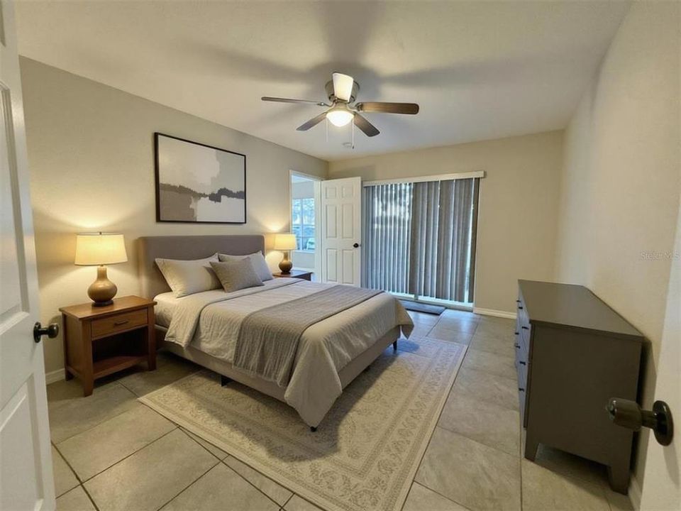 待售: $125,000 (2 贝兹, 2 浴室, 885 平方英尺)