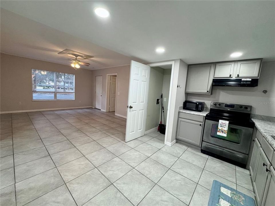 待售: $125,000 (2 贝兹, 2 浴室, 885 平方英尺)