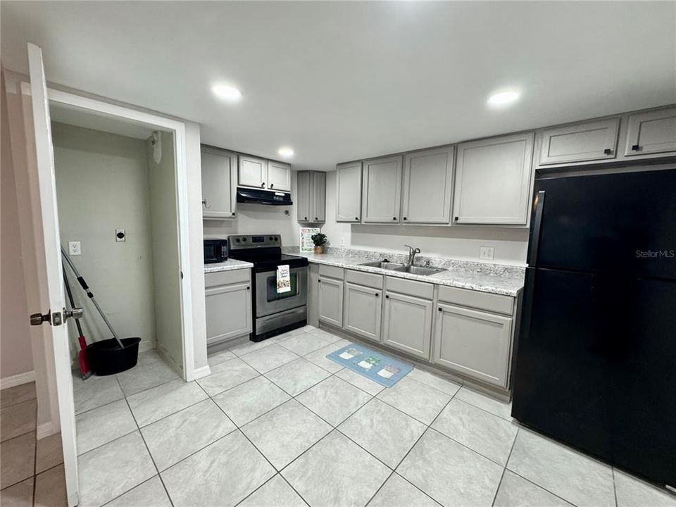 待售: $125,000 (2 贝兹, 2 浴室, 885 平方英尺)