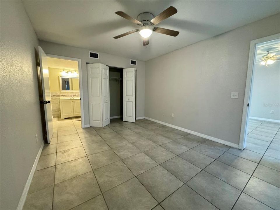 待售: $125,000 (2 贝兹, 2 浴室, 885 平方英尺)