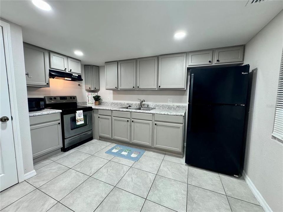 待售: $125,000 (2 贝兹, 2 浴室, 885 平方英尺)