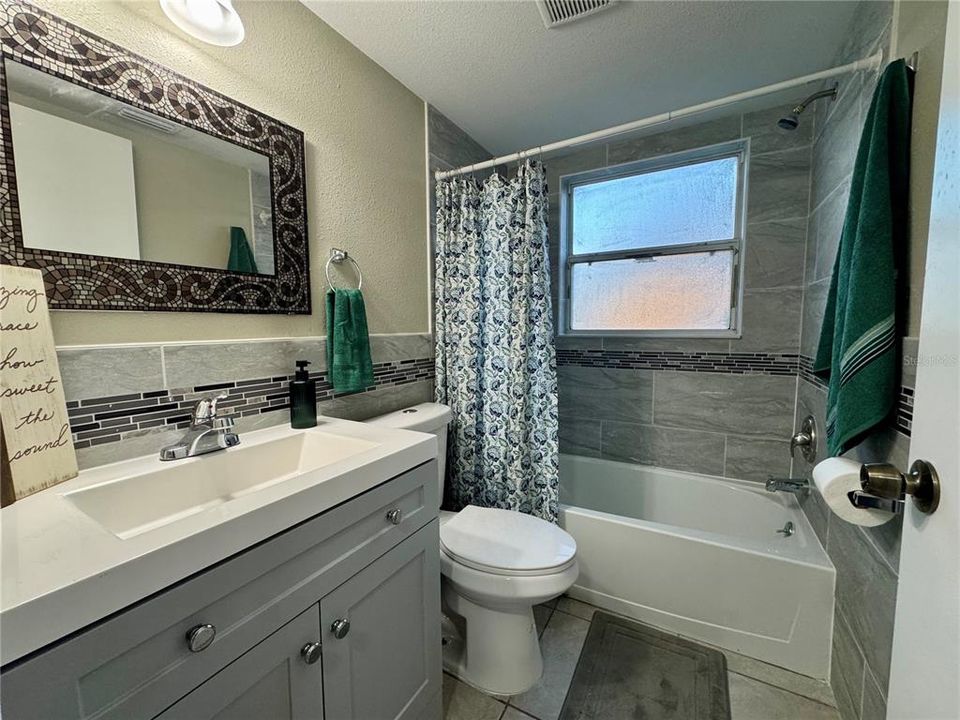 待售: $125,000 (2 贝兹, 2 浴室, 885 平方英尺)