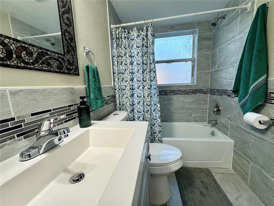 待售: $125,000 (2 贝兹, 2 浴室, 885 平方英尺)