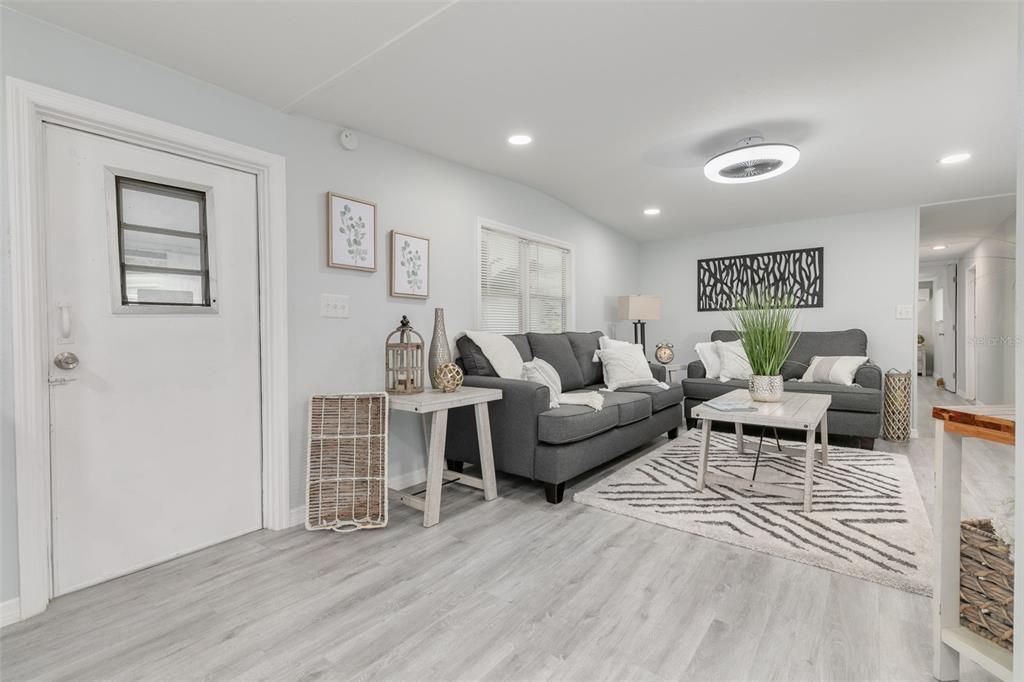 For Rent: $1,500 (2 beds, 1 baths, 794 Square Feet)