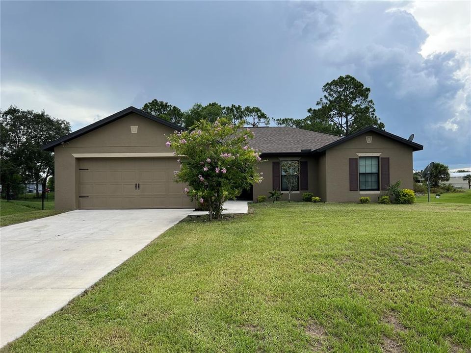 Recently Rented: $2,000 (3 beds, 2 baths, 1522 Square Feet)