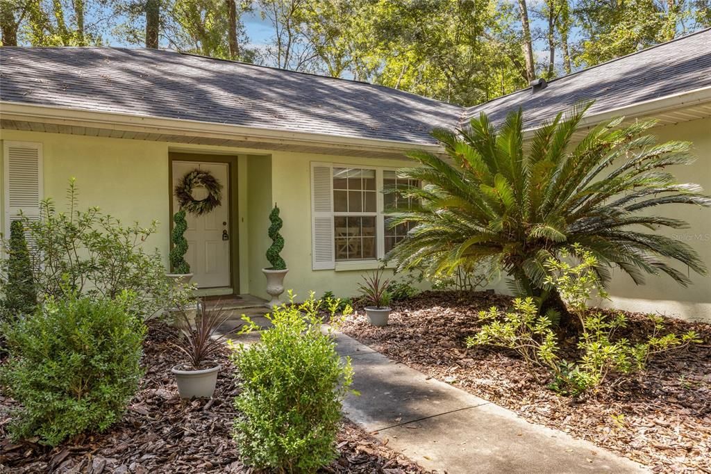 Под контрактом: $320,000 (3 спален, 2 ванн, 1612 Квадратных фут)