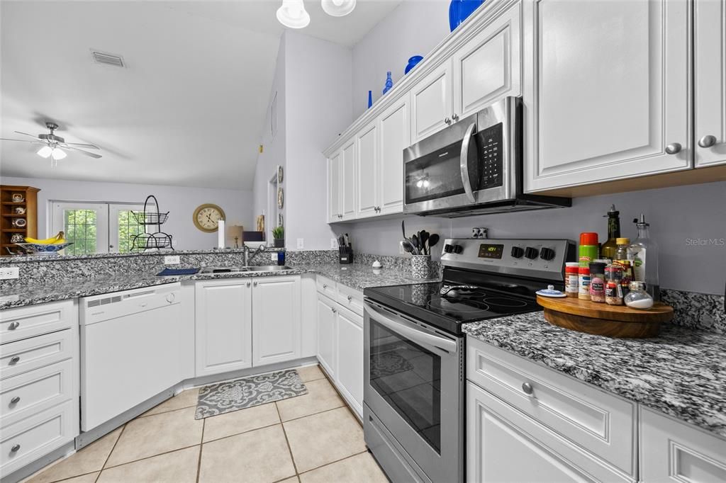 Под контрактом: $320,000 (3 спален, 2 ванн, 1612 Квадратных фут)