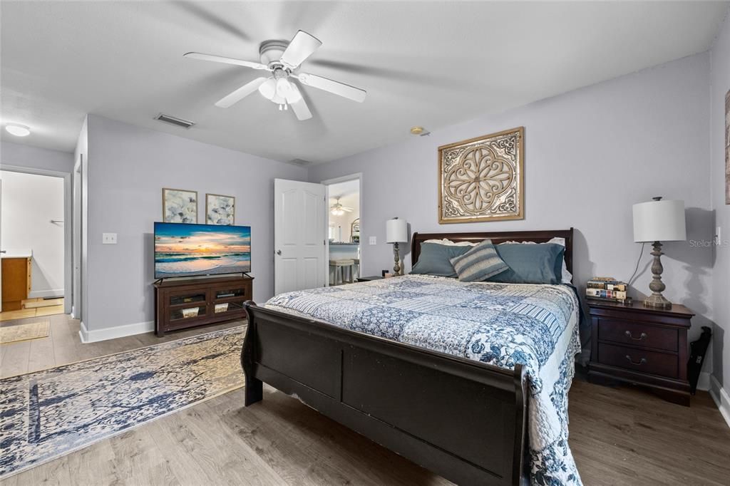 Под контрактом: $320,000 (3 спален, 2 ванн, 1612 Квадратных фут)