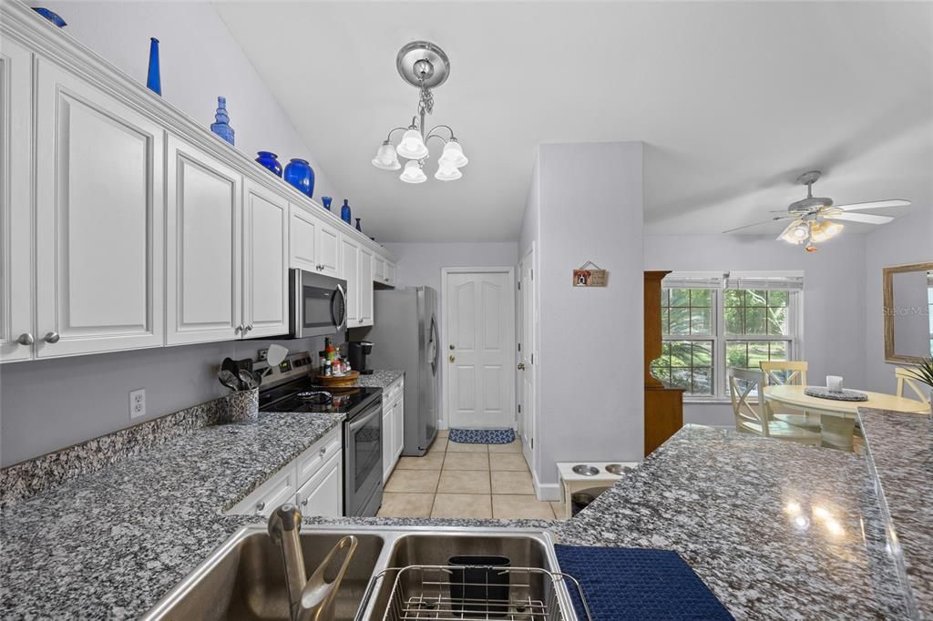 Под контрактом: $320,000 (3 спален, 2 ванн, 1612 Квадратных фут)