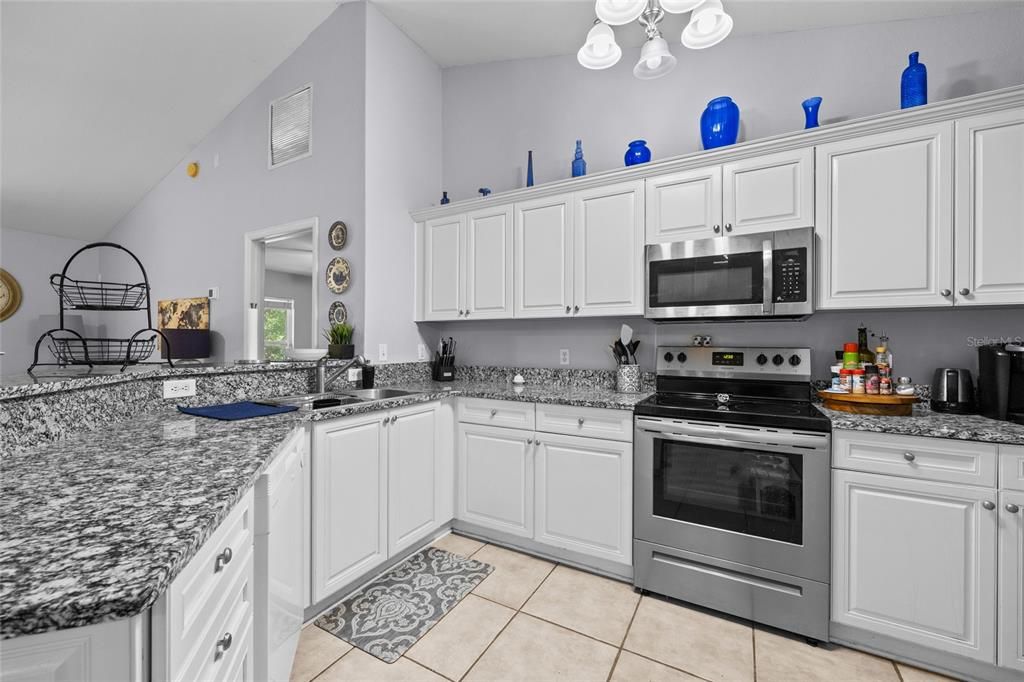 Под контрактом: $320,000 (3 спален, 2 ванн, 1612 Квадратных фут)