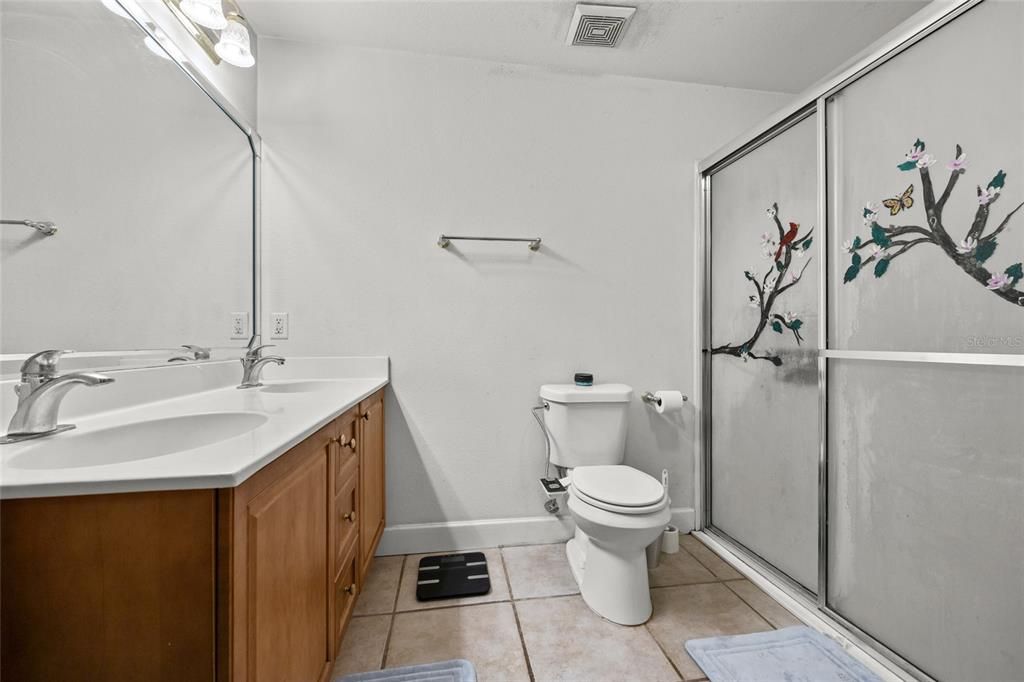 Под контрактом: $320,000 (3 спален, 2 ванн, 1612 Квадратных фут)