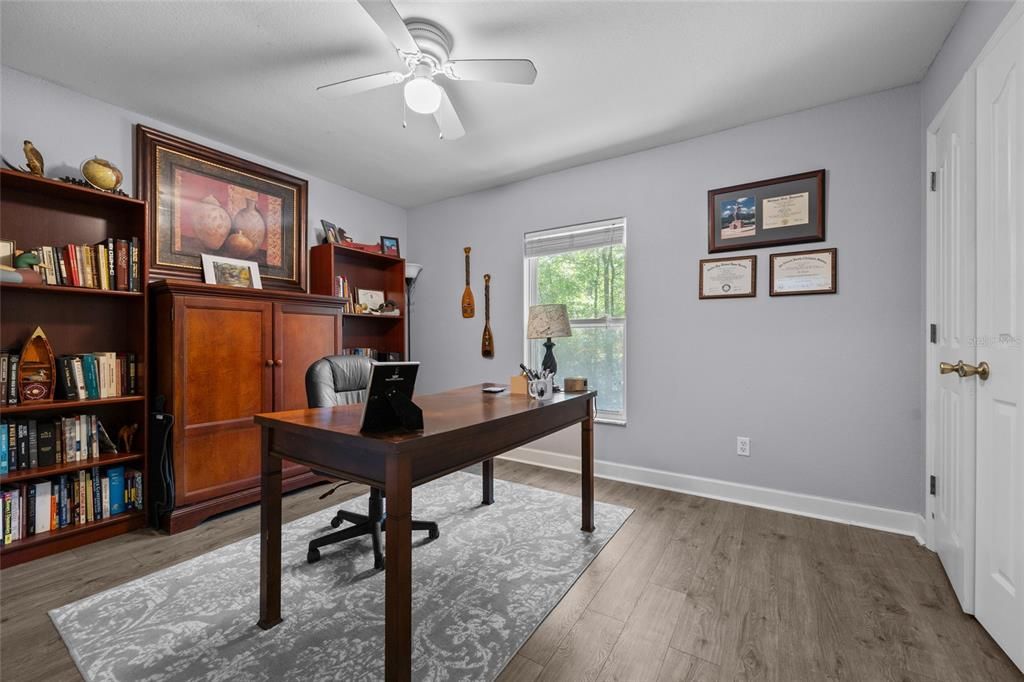 Под контрактом: $320,000 (3 спален, 2 ванн, 1612 Квадратных фут)