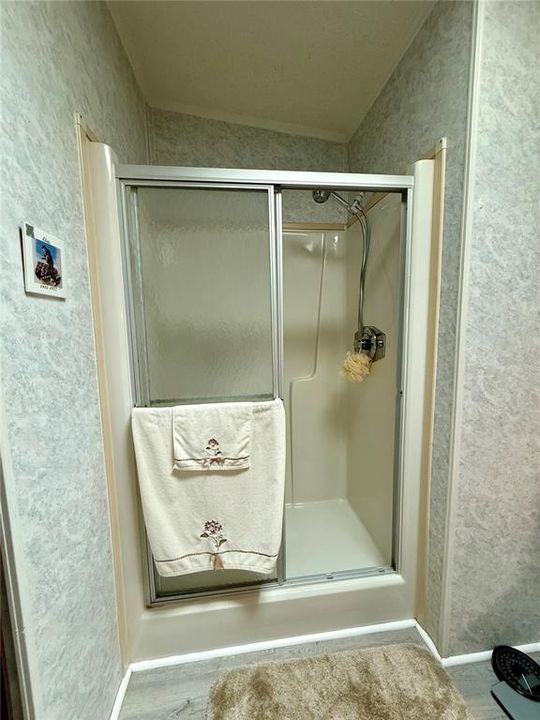 For Sale: $190,000 (3 beds, 2 baths, 1404 Square Feet)