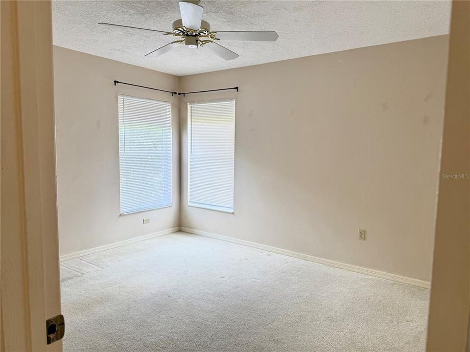 Activo con contrato: $240,000 (3 camas, 2 baños, 1755 Pies cuadrados)