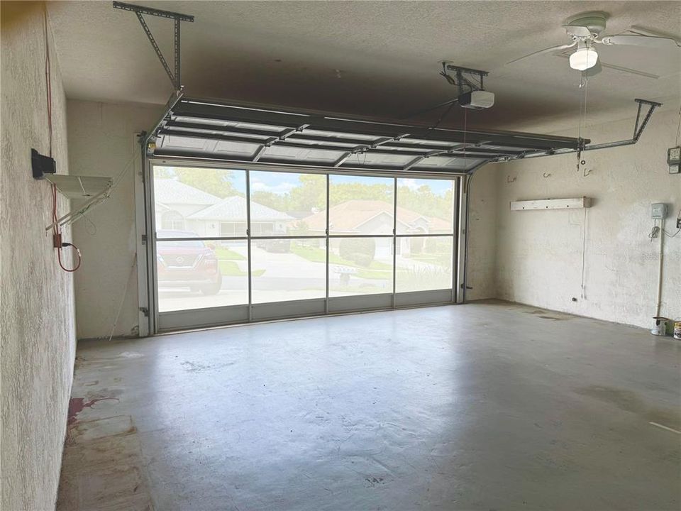 Activo con contrato: $240,000 (3 camas, 2 baños, 1755 Pies cuadrados)