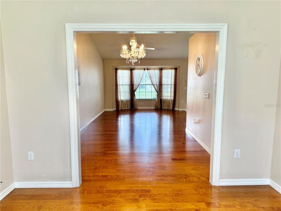 Activo con contrato: $240,000 (3 camas, 2 baños, 1755 Pies cuadrados)