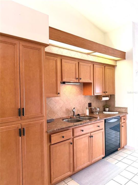 Activo con contrato: $240,000 (3 camas, 2 baños, 1755 Pies cuadrados)