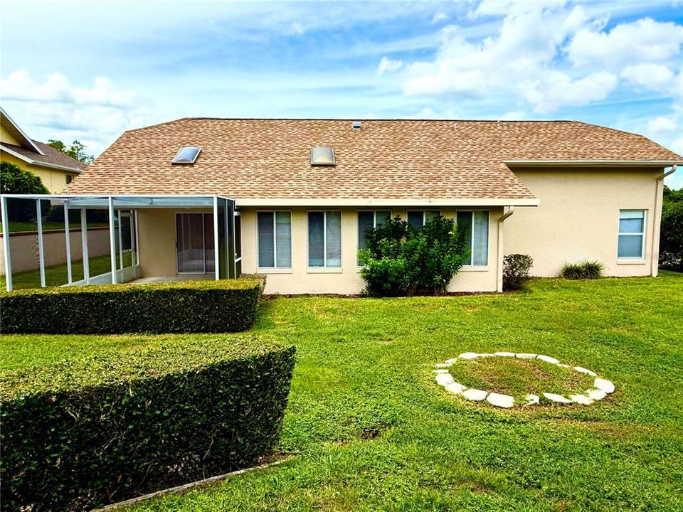 Activo con contrato: $240,000 (3 camas, 2 baños, 1755 Pies cuadrados)