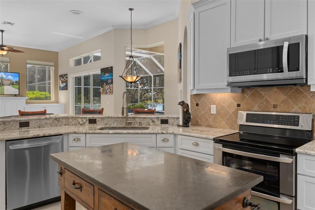 Active With Contract: $560,000 (3 beds, 2 baths, 2914 Square Feet)