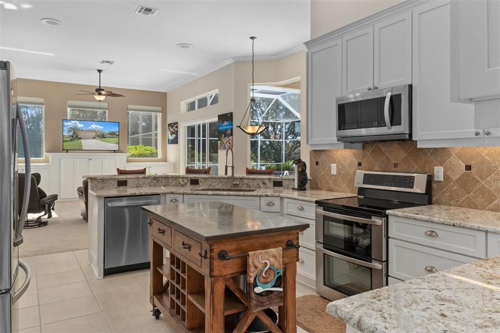 Active With Contract: $560,000 (3 beds, 2 baths, 2914 Square Feet)